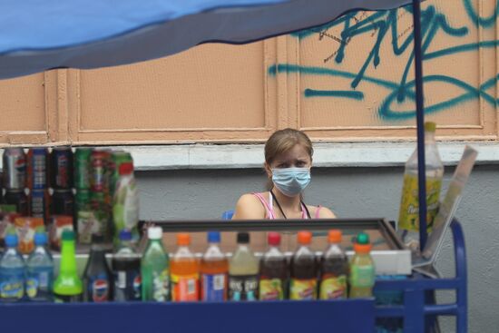 Drinks seller in protective mask