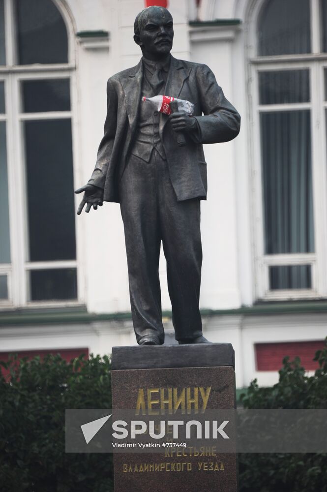 Monument to Vladimir Lenin in center of Vladimir