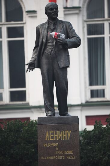 Monument to Vladimir Lenin in center of Vladimir