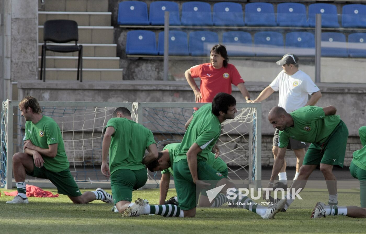 Bulgarian football team holds open training