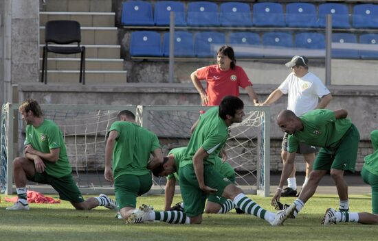 Bulgarian football team holds open training