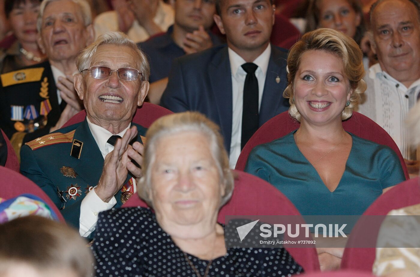 Svetlana Medvedeva opens exhibition of young artists in Sochi