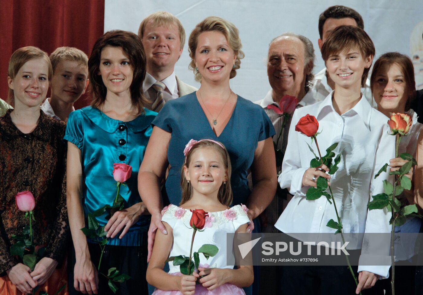 Svetlana Medvedeva opens exhibition of young artists in Sochi