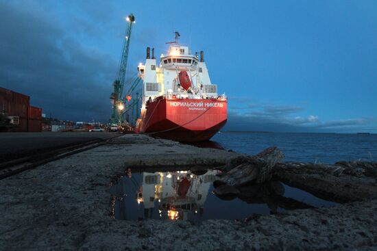Expedition of Neotrazimy tug boat to New Land archipelago