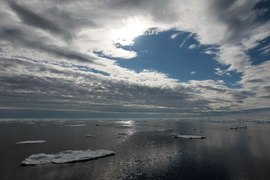 Expedition of Neotrazimy tug boat to New Land archipelago