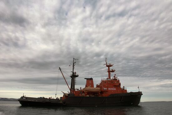 Expedition of Neotrazimy tug boat to New Land archipelago
