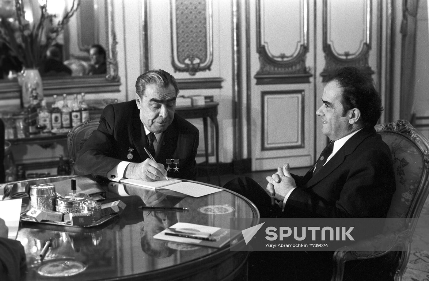 Soviet leader Leonid Brezhnev meeting with Georges Marchais