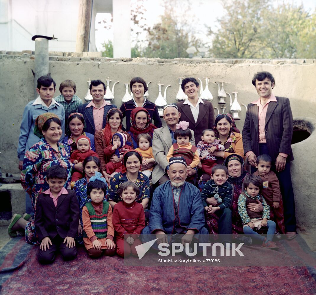 Craftsman R.Makhmetniyazov's family