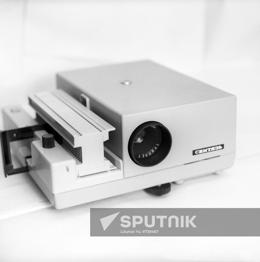 Slide projector