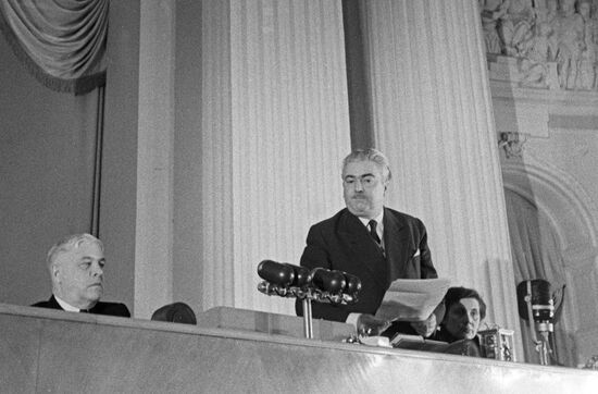 Awarding International Lenin Peace Prize