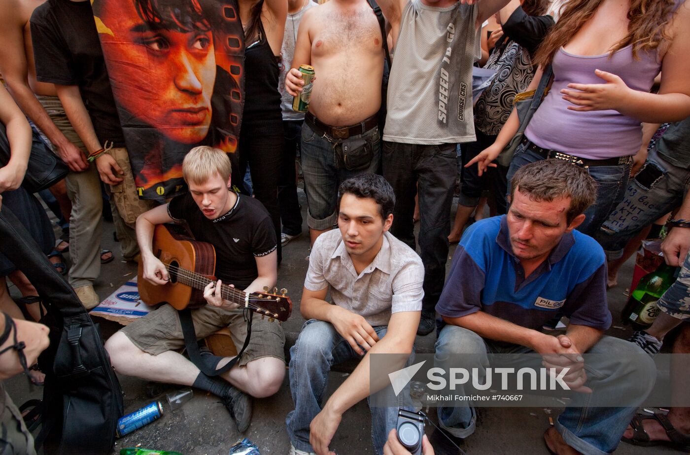 Victor Tsoy fans at his wall on Arbat Street