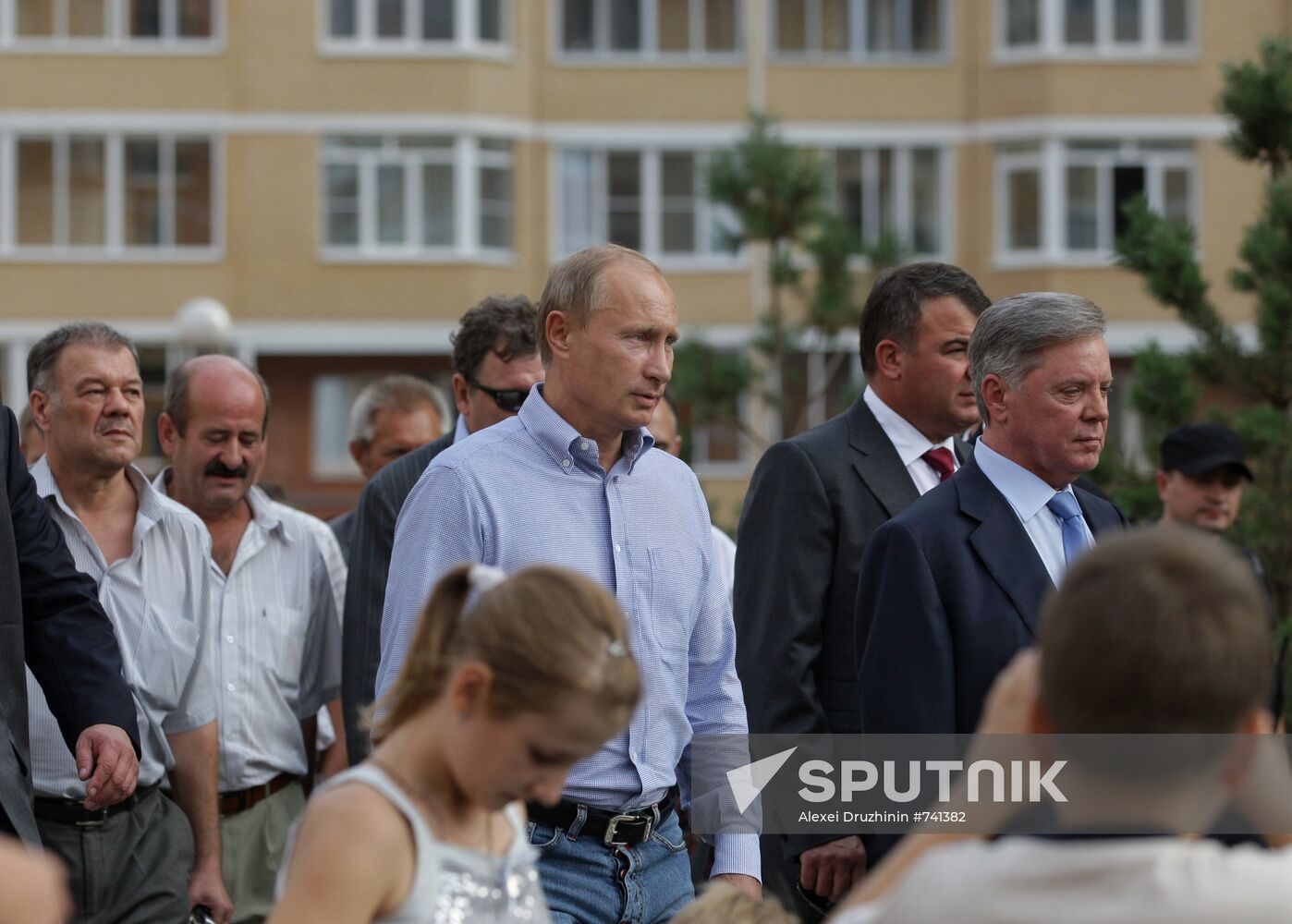 Vladimir Putin visits village of Znamya Oktyabrya