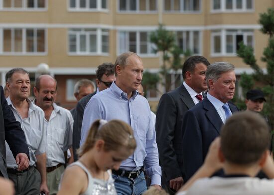 Vladimir Putin visits village of Znamya Oktyabrya