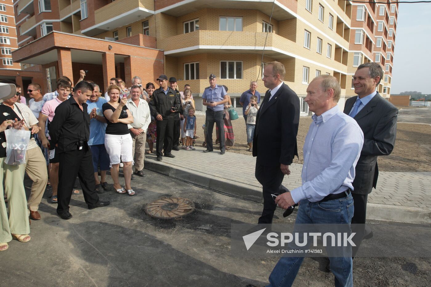 Vladimir Putin visits village of Znamya Oktyabrya
