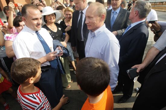 Vladimir Putin visits village of Znamya Oktyabrya
