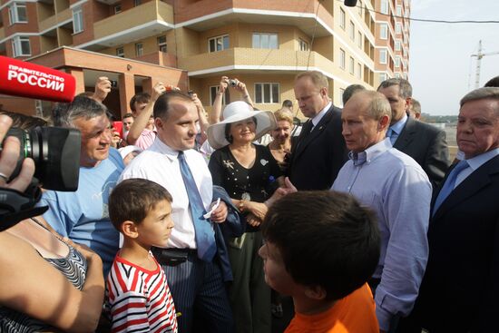 Vladimir Putin visits village of Znamya Oktyabrya