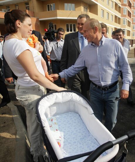 Vladimir Putin visits village of Znamya Oktyabrya