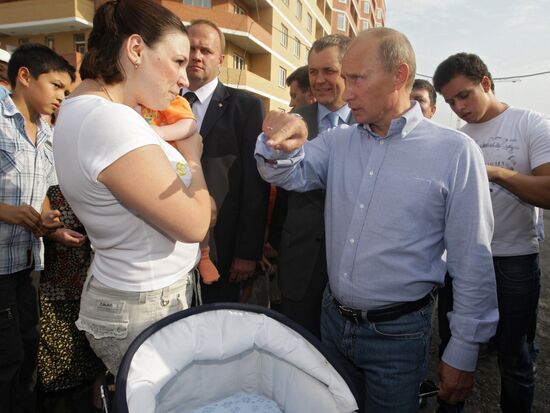 Vladimir Putin visits village of Znamya Oktyabrya