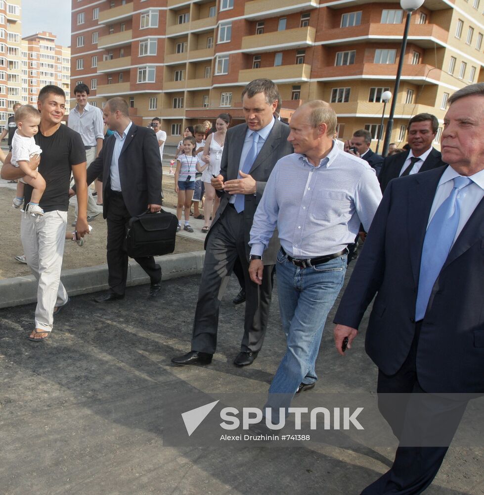 Vladimir Putin visits village of Znamya Oktyabrya