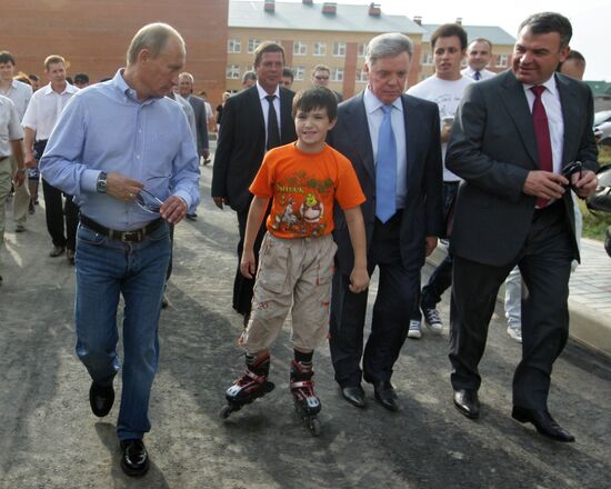Vladimir Putin visits village of Znamya Oktyabrya