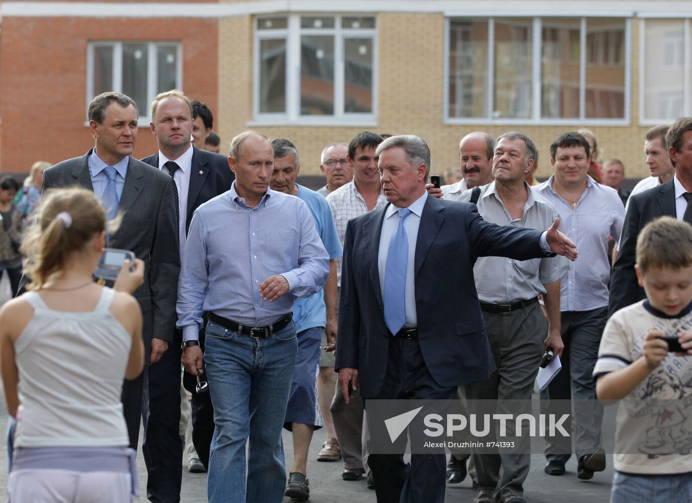 Vladimir Putin visits village of Znamya Oktyabrya