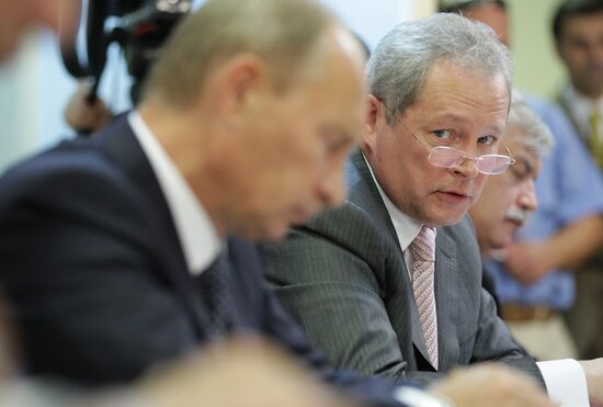 Vladimir Putin chairs meeting in village of Znamya Oktyabrya