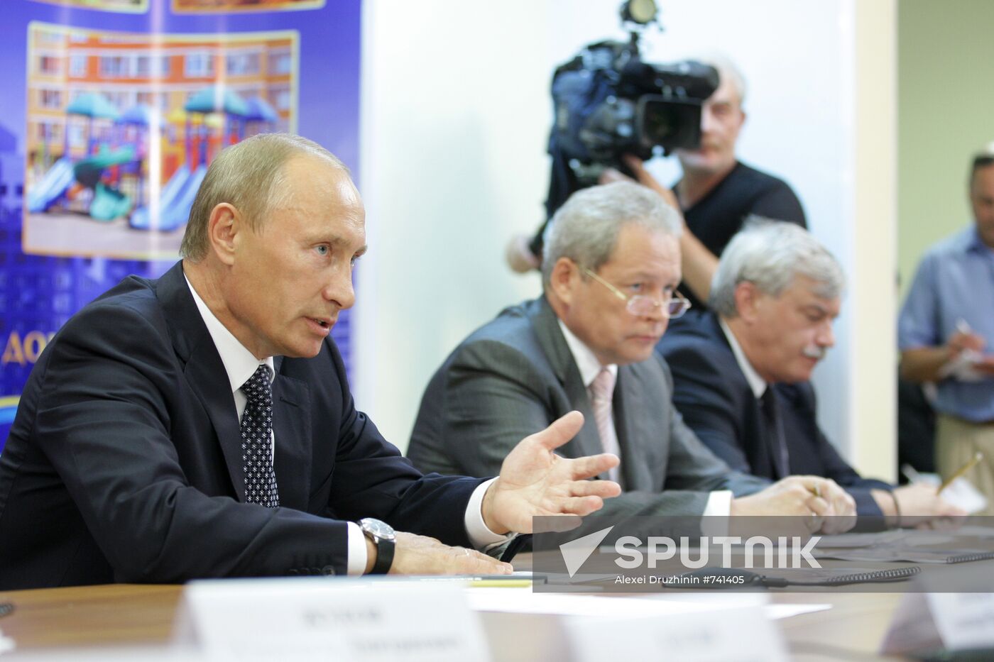 Vladimir Putin chairs meeting in village of Znamya Oktyabrya