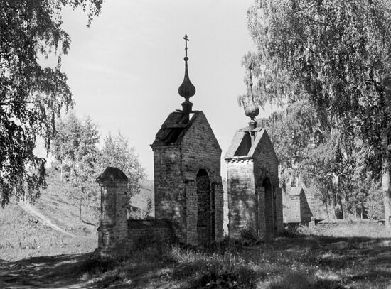 Church gates in Plyos