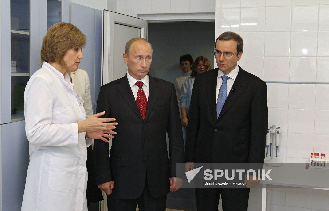 Vladimir Putin visits perinatal medical center in Tver