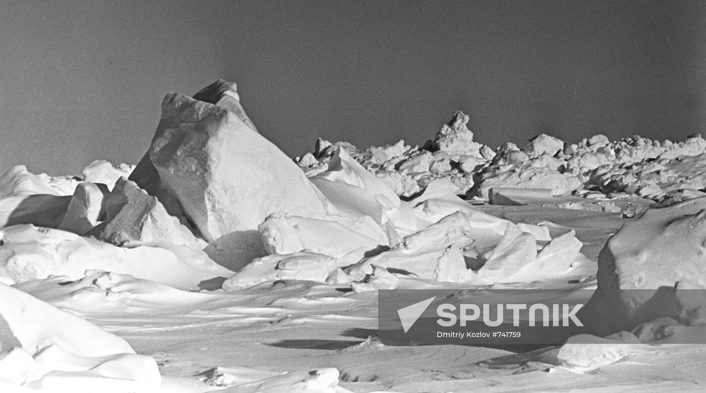 Drifting ice station "North Pole-12"