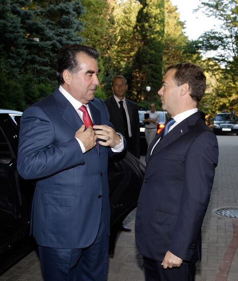 Russian President Dmitry Medvedev meets with Emomali Rakhmon