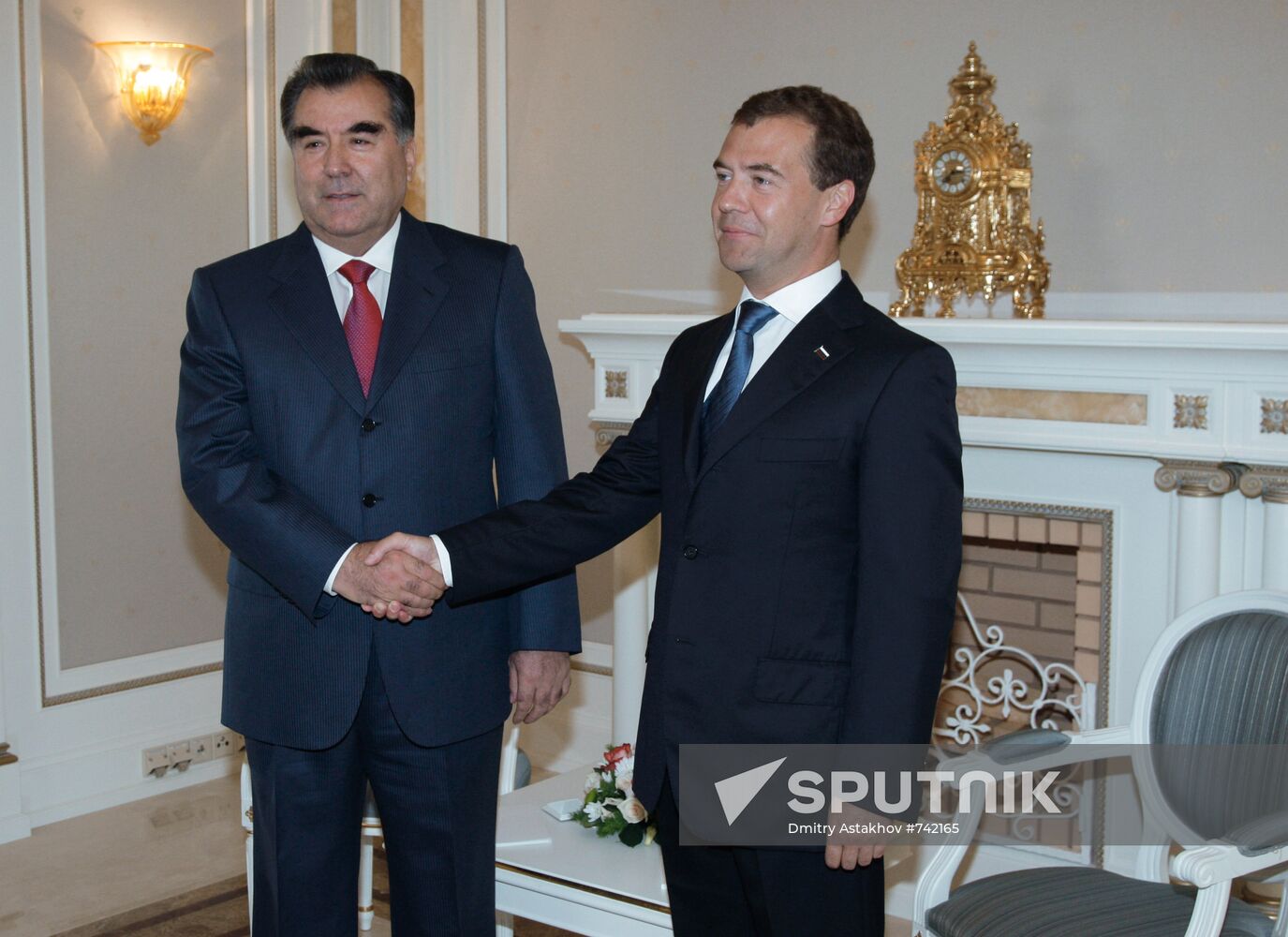 Russian President Dmitry Medvedev meets with Emomali Rakhmon