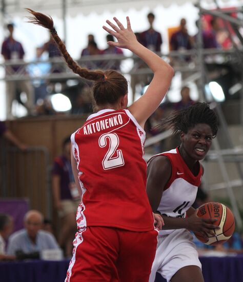 Elena Antonenko, Traore Tiye