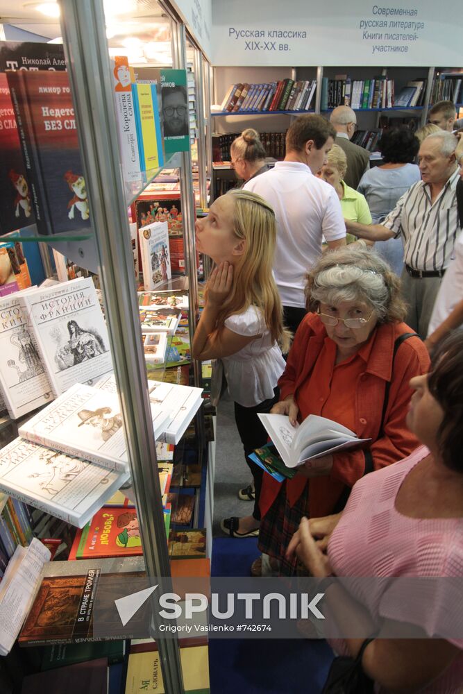 Visitors at Sixth Kiev book fair