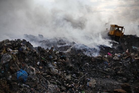 Saburovo household waste dump on fire in Moscow Region