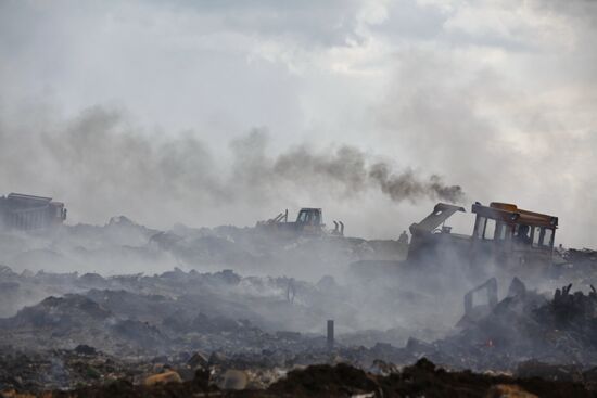 Saburovo household waste dump on fire in Moscow Region