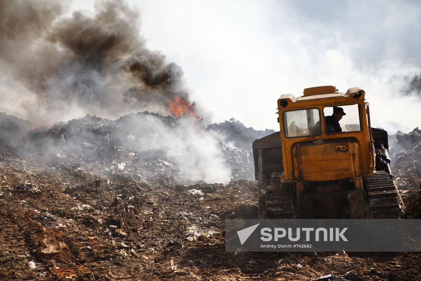 Saburovo household waste dump on fire in Moscow Region