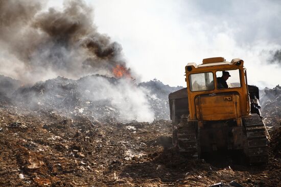 Saburovo household waste dump on fire in Moscow Region