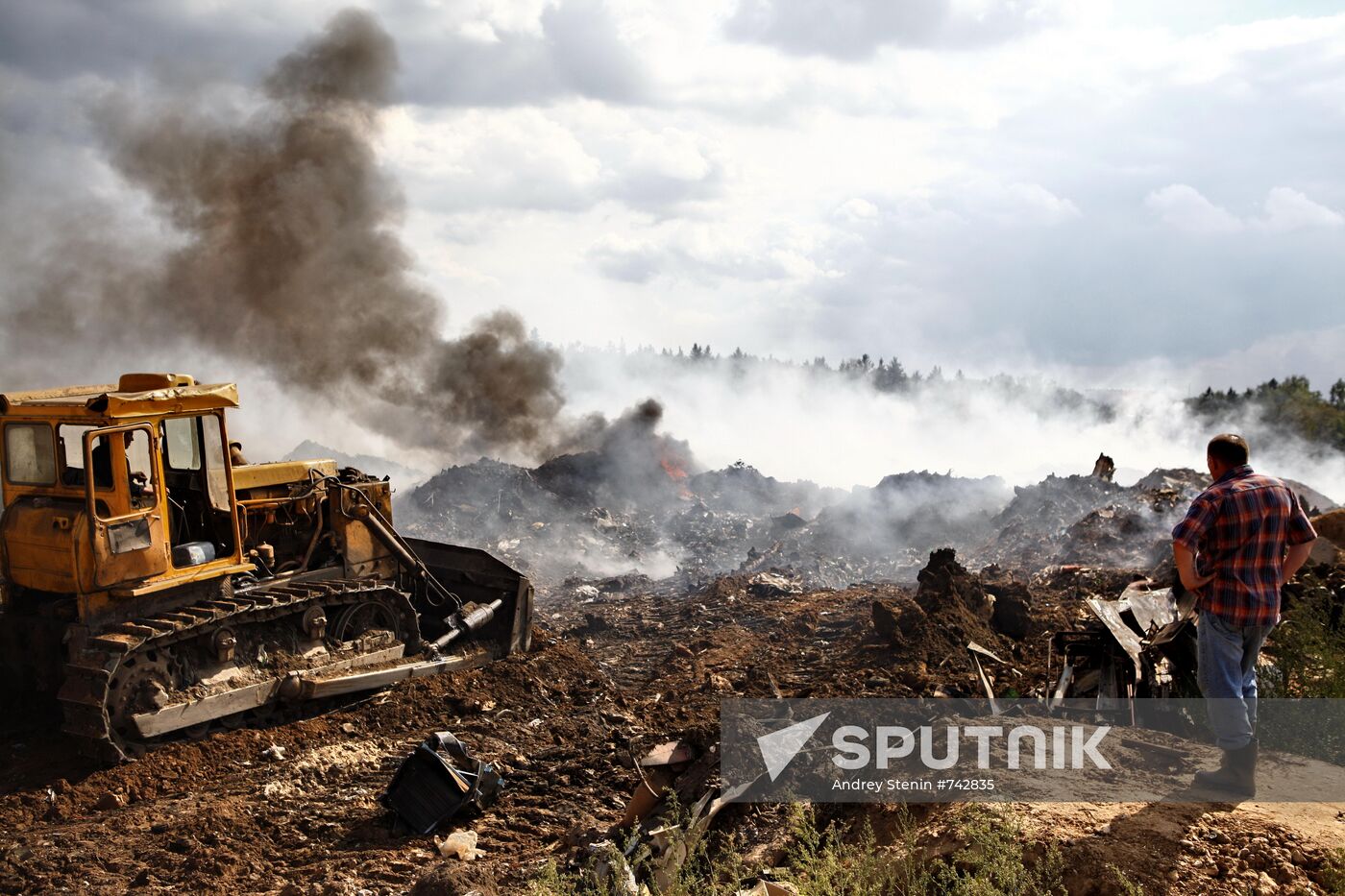 Saburovo solid waste landfill under fire