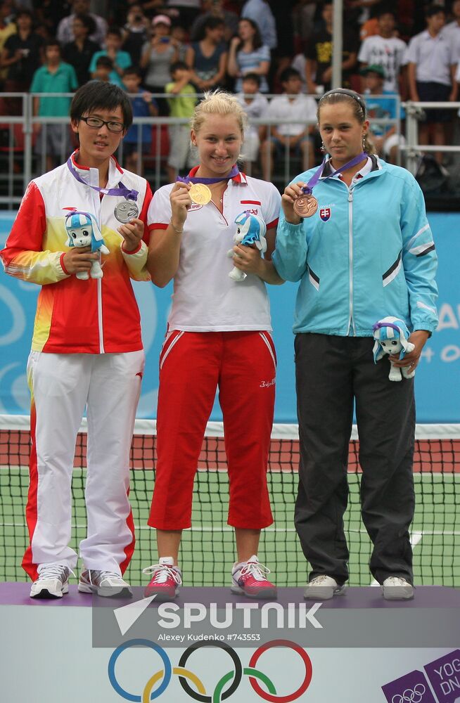 Saisai Zheng, Darya Gavrilova, Jana Cepelova