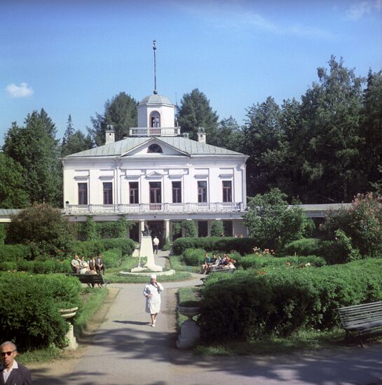 Sanatorium "Mtsyri" in Serednikovo estate