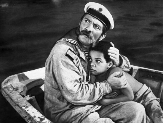 Tolya Bavykin and Nikolai Kryuchkov in Maksimka film