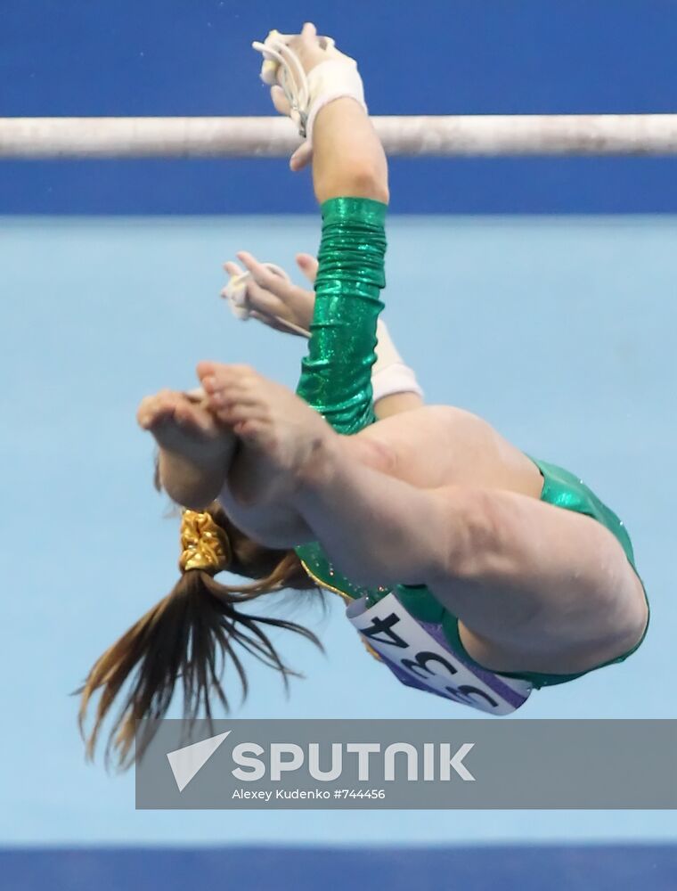 Victoria Komova wins gold in uneven bars
