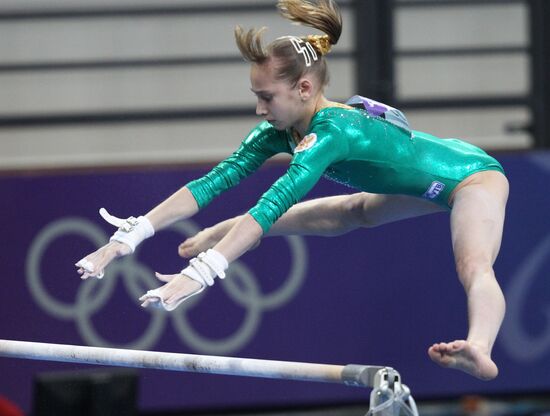 Victoria Komova wins gold in uneven bars