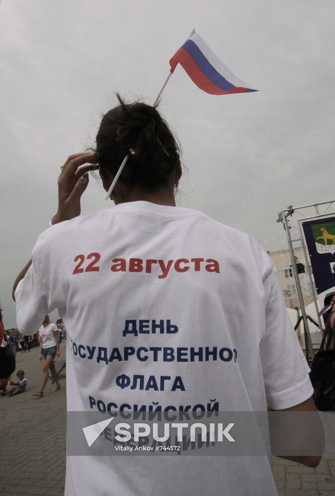 Vladivostok celebrates Russian Flag Day