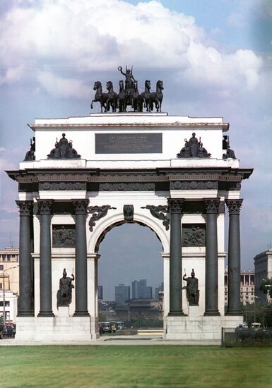 Triumphal arch in Kutuzovsky Prospekt