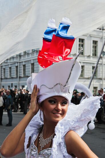 St. Petersburg celebrates Russian Flag Day