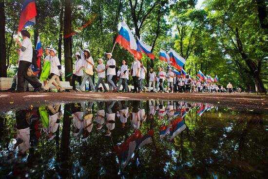 St. Petersburg celebrates Russian Flag Day