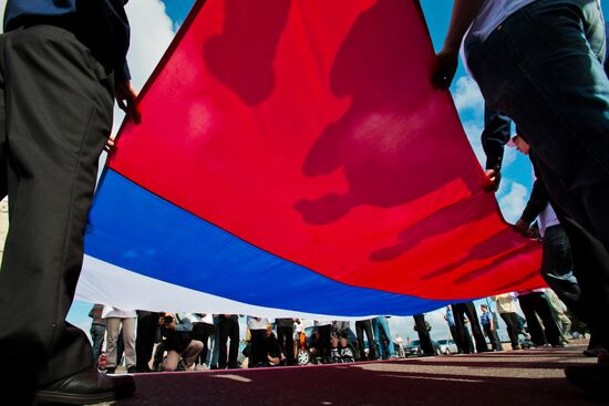 St. Petersburg celebrates Russian Flag Day