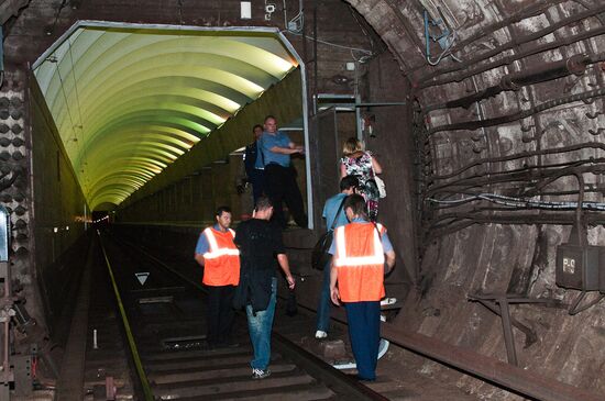 St. Petersburg metro passengers evacuated amid power blackout